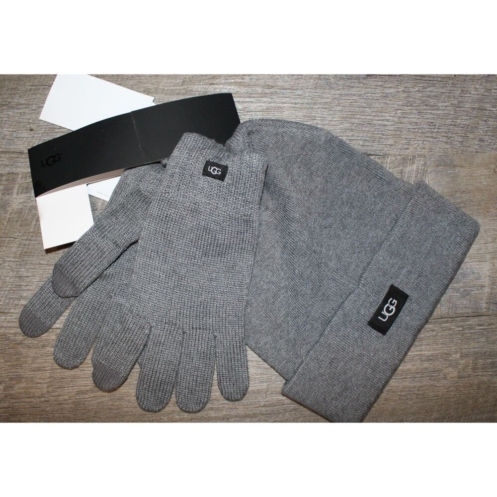 NWT Women's Men's UGG Knit Hat and Tech Gloves Set Gray